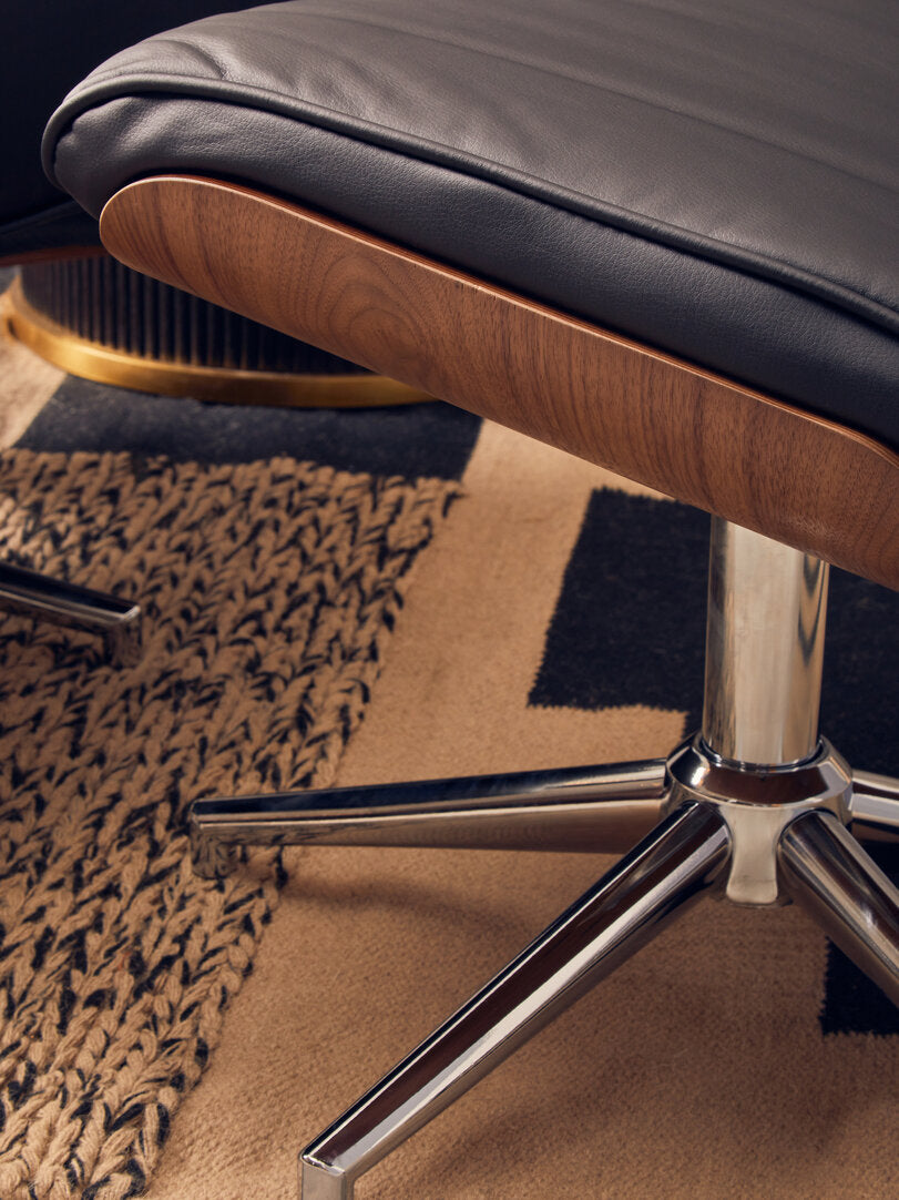 Cheshire Ivory Leather Effect Recliner And FootstoolWarrington Black Leather Effect Recliner And Footstool