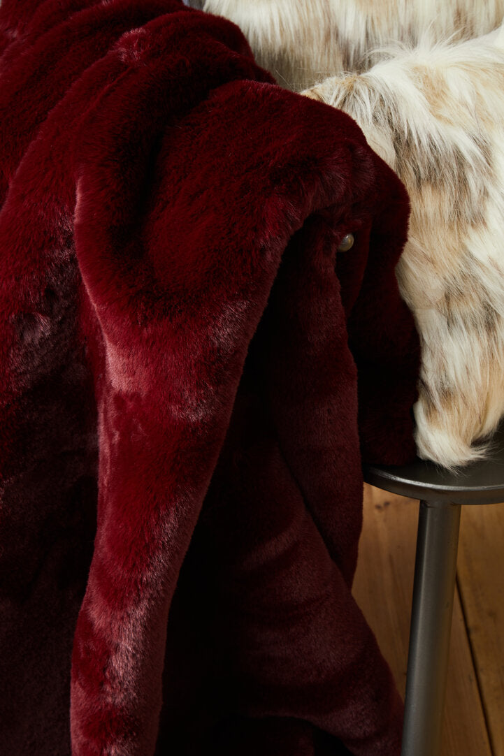 Folia Red Wine Throw