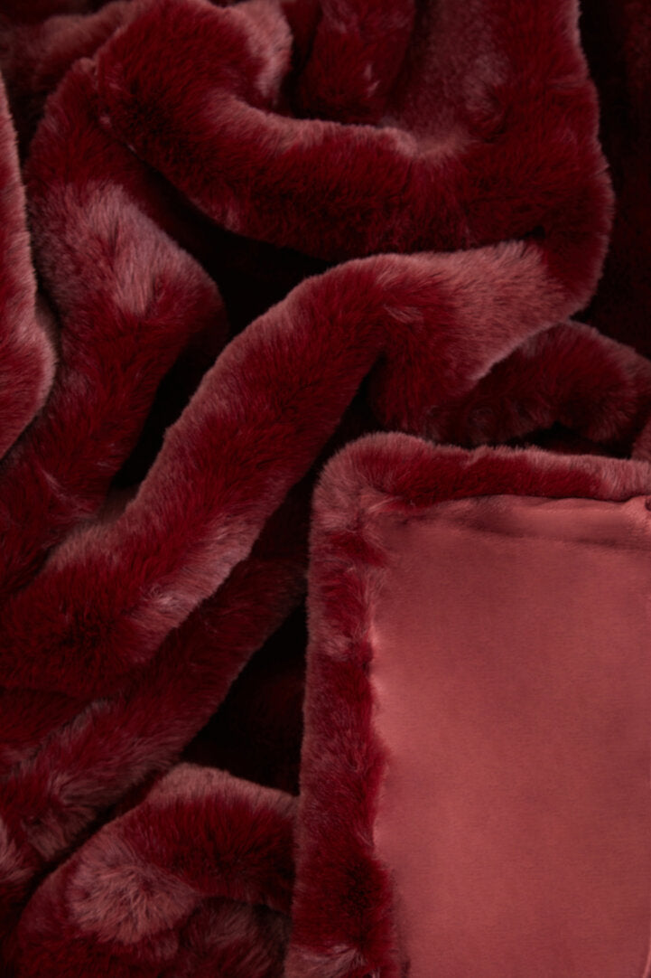 Folia Red Wine Throw