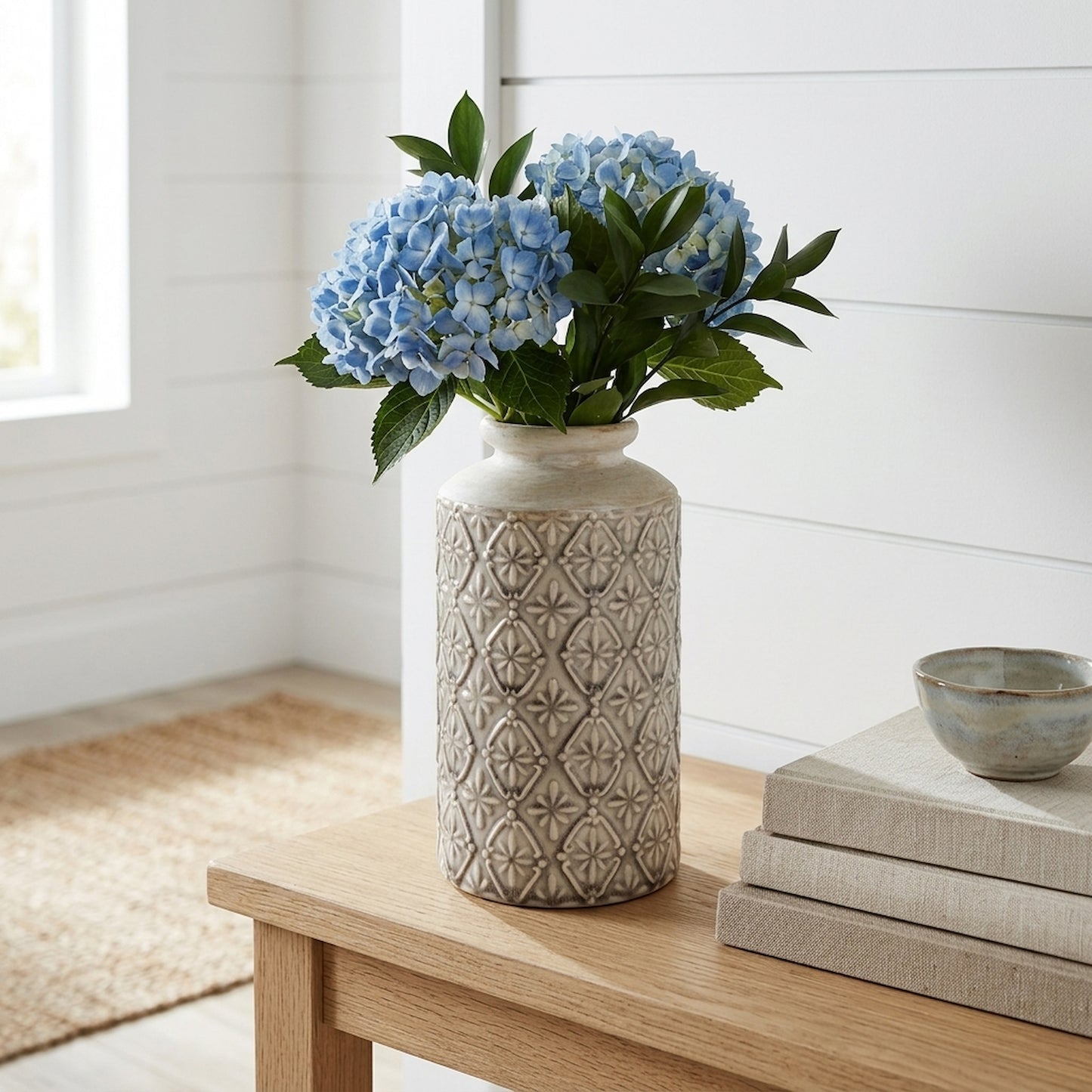 Medium Nero Vase